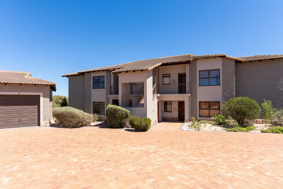 3-Bedroom First Floor Apartment in Langebaan Country Estate - Photo 2