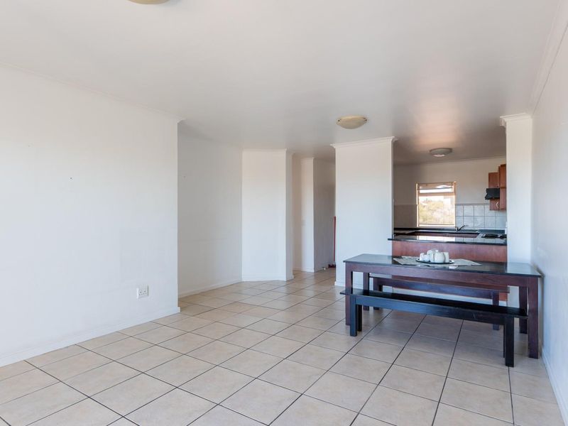 3-Bedroom First Floor Apartment in Langebaan Country Estate - Photo 9