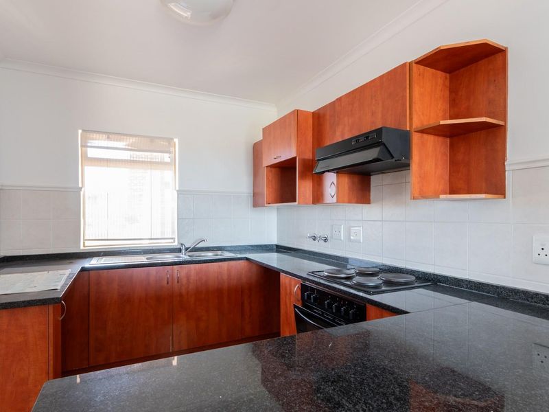 3-Bedroom First Floor Apartment in Langebaan Country Estate - Photo 5