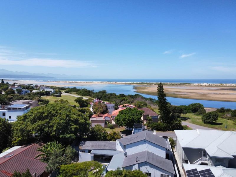 Footsteps from the Water’s Edge - Photo 3