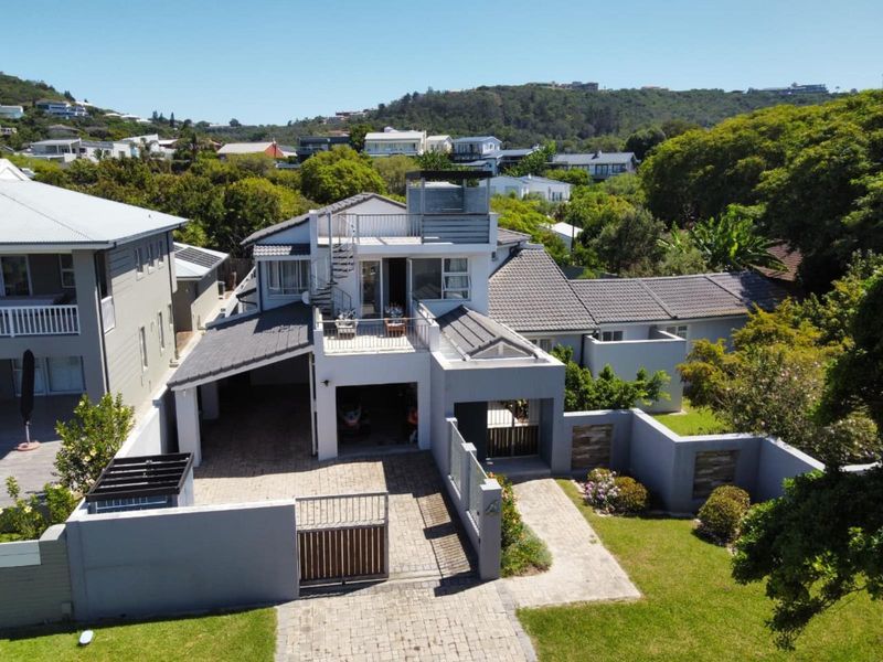 Footsteps from the Water’s Edge - Photo 2