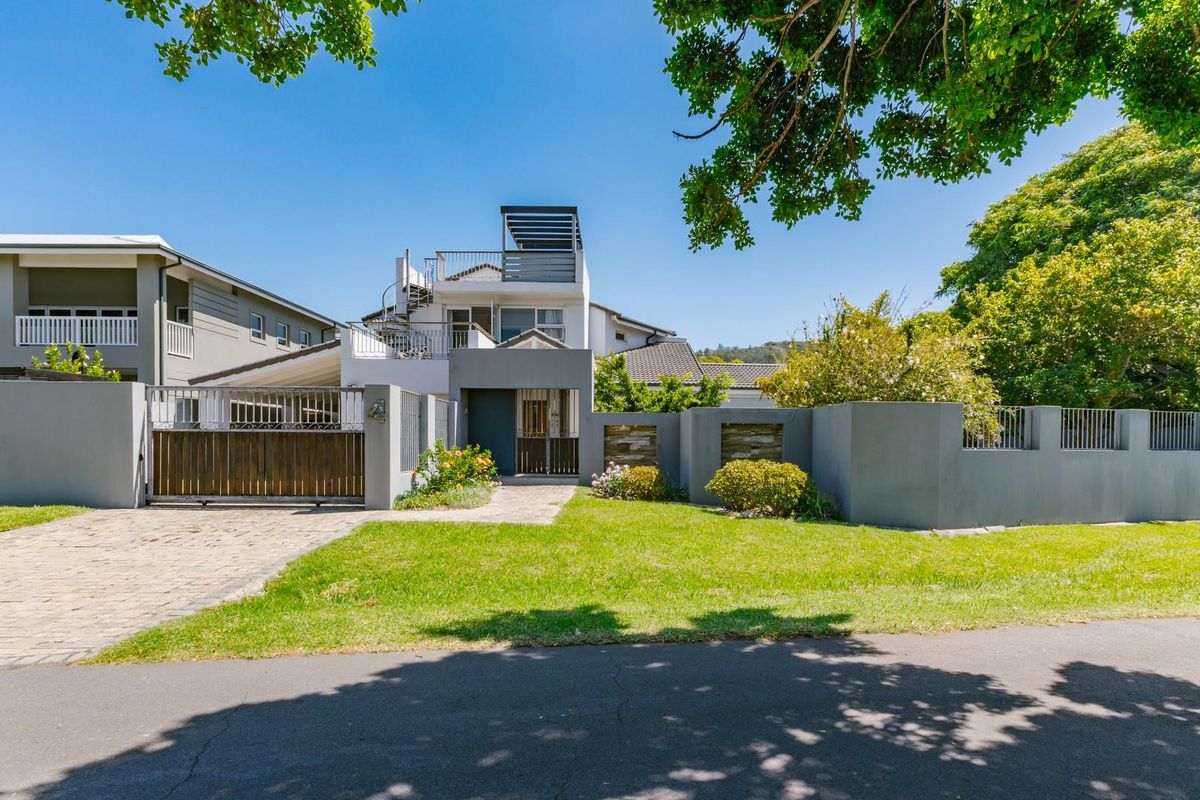 Footsteps from the Water’s Edge - Photo 4