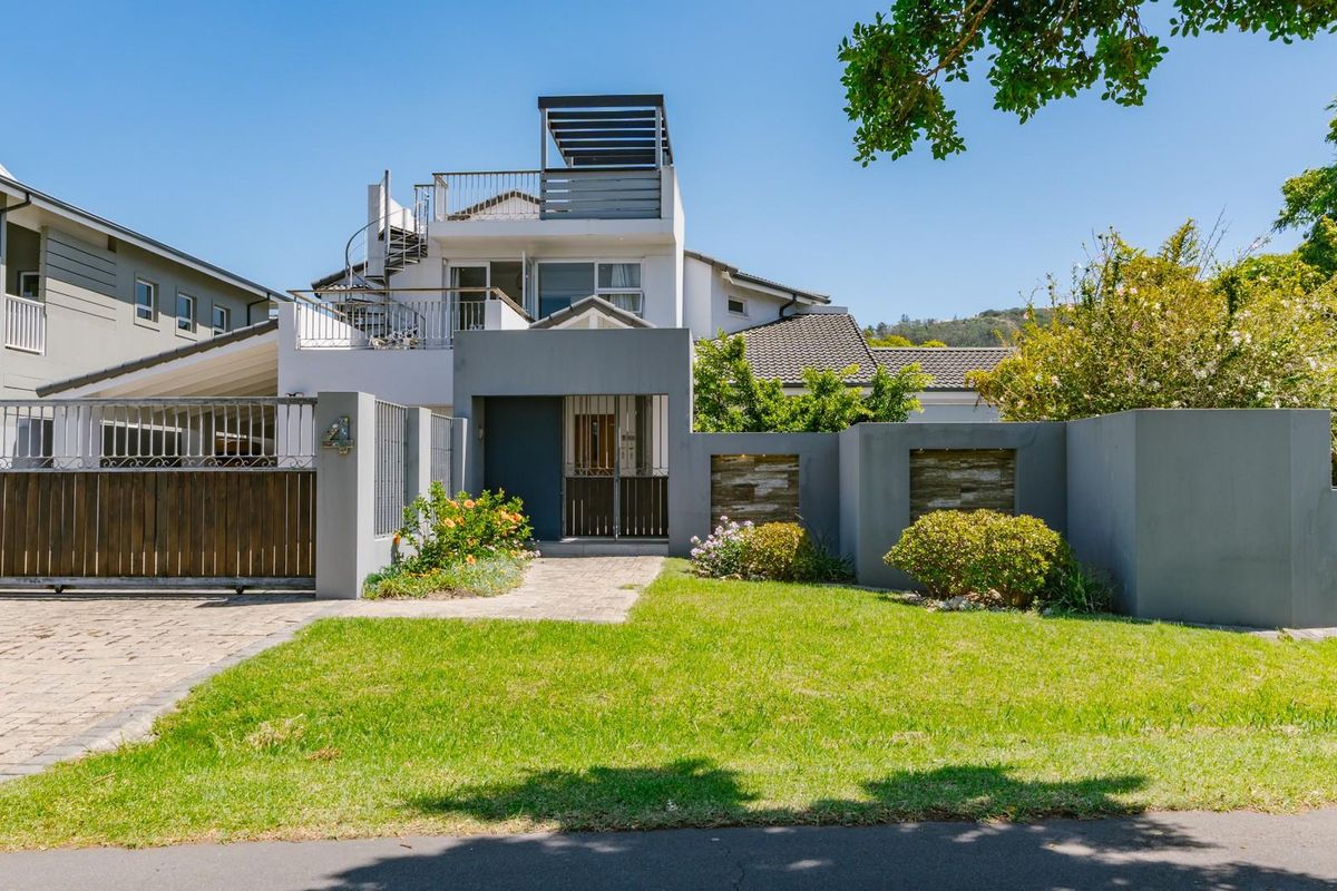 Footsteps from the Water’s Edge - Photo 5