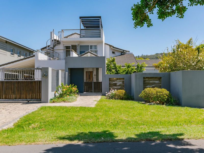 Footsteps from the Water’s Edge - Photo 5