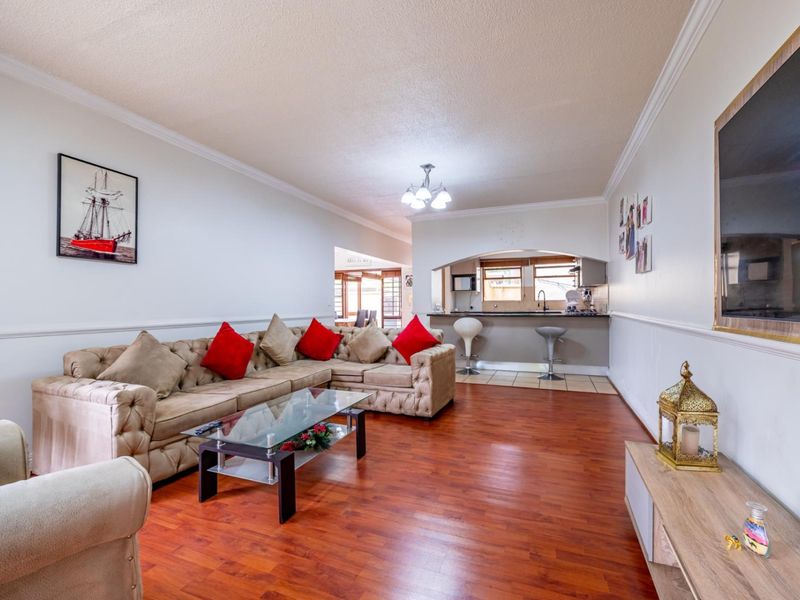 Elite Garden Sanctuary in the Heart of Riverclub - Photo 4