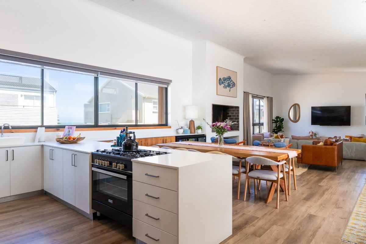 SPECTACULAR COASTAL RETREAT IN STILBAAI EAST - Photo 3