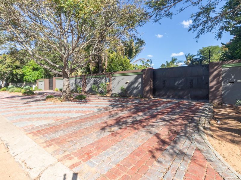 Large Family Home with Pool in Eduan Park - Photo 5