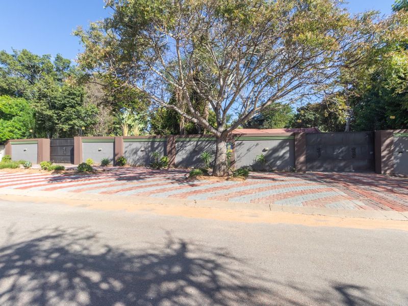 Large Family Home with Pool in Eduan Park - Photo 4