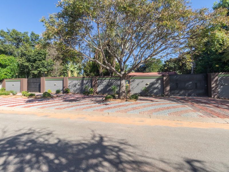 Large Family Home with Pool in Eduan Park - Photo 3