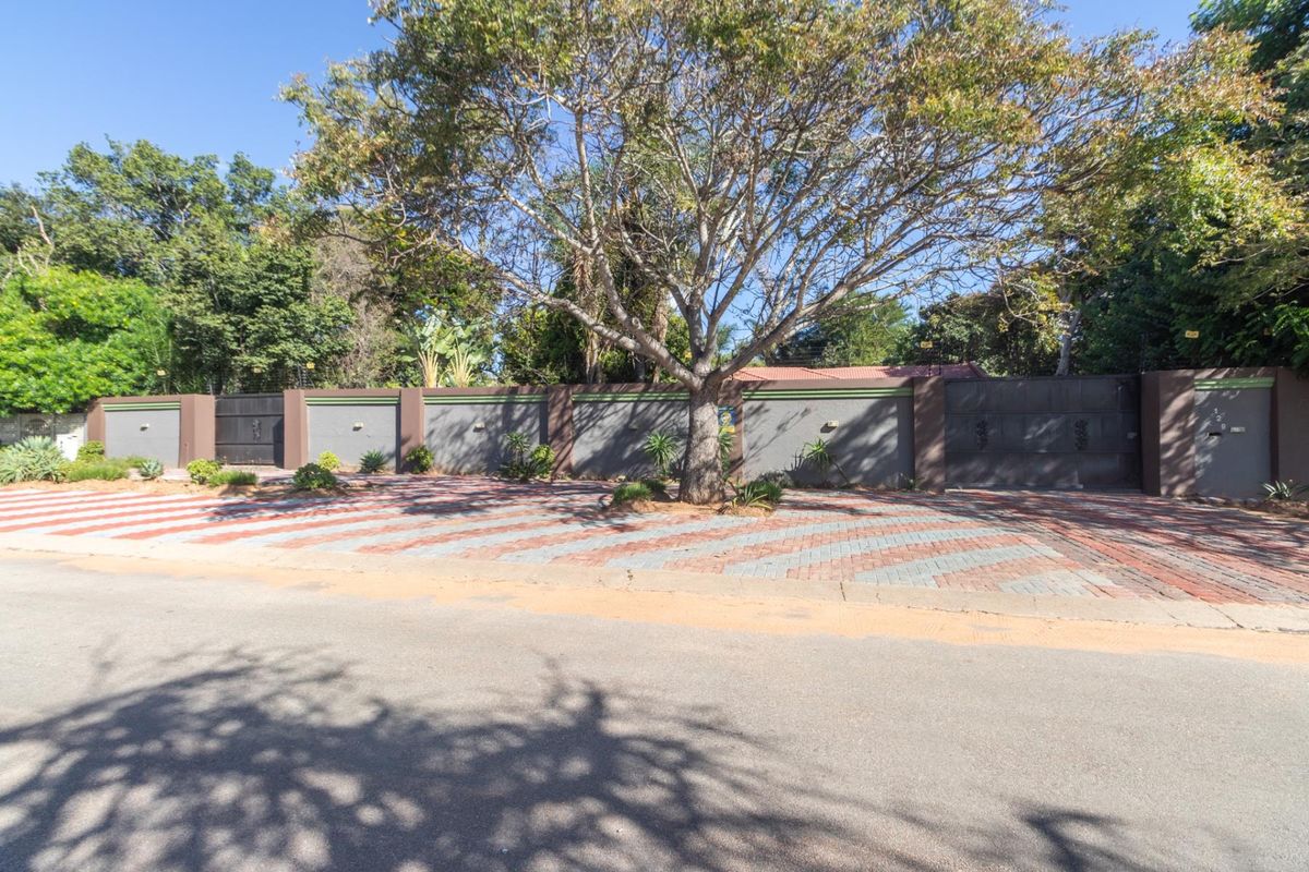 Large Family Home with Pool in Eduan Park - Photo 4