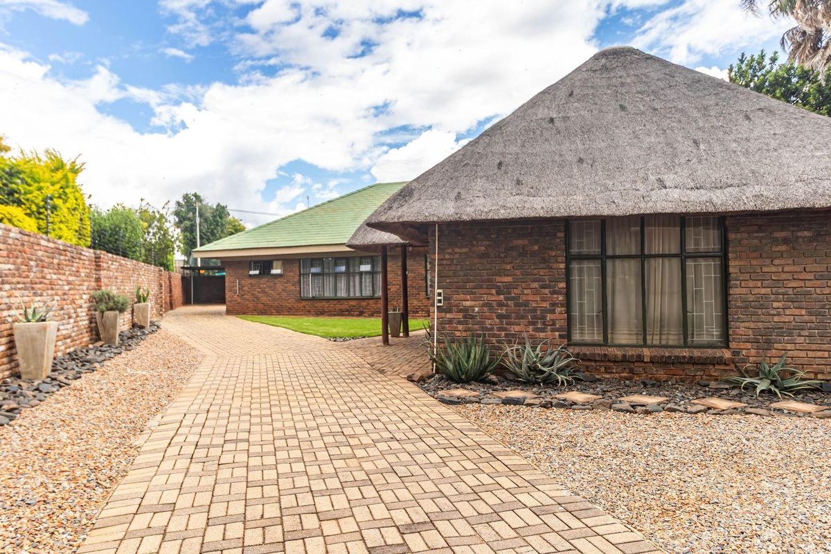 Ideal Starter Home or Business Opportunity in Prime Location - Photo 3