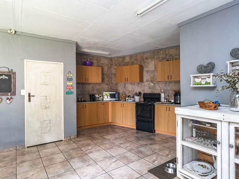 Ideal Starter Home or Business Opportunity in Prime Location - Photo 9