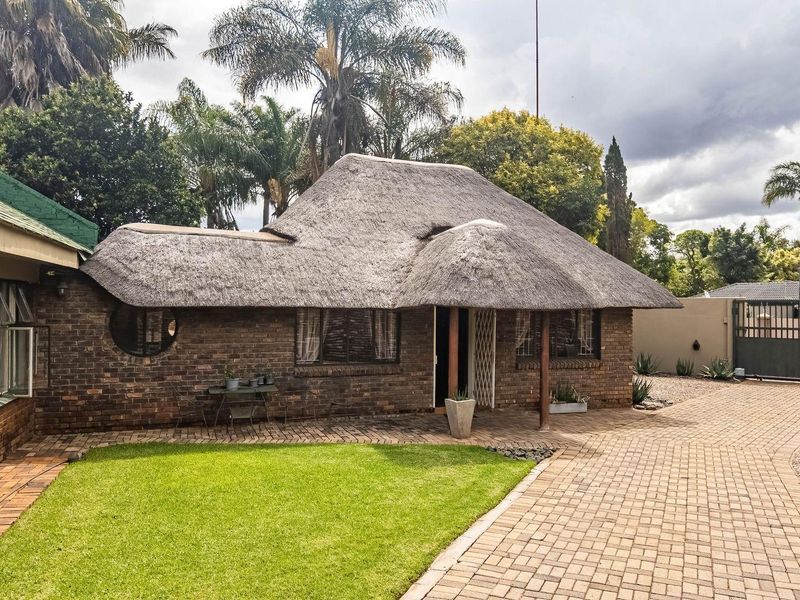 Ideal Starter Home or Business Opportunity in Prime Location - Photo 2