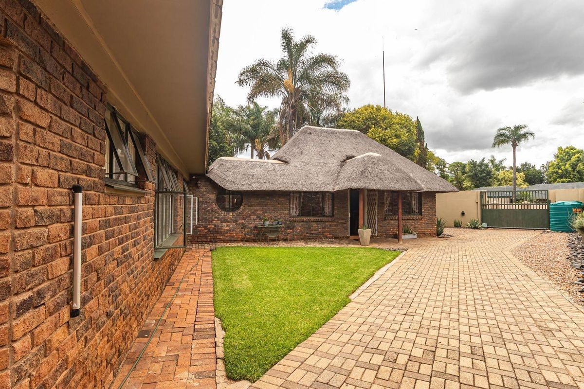 Ideal Starter Home or Business Opportunity in Prime Location - Photo 5