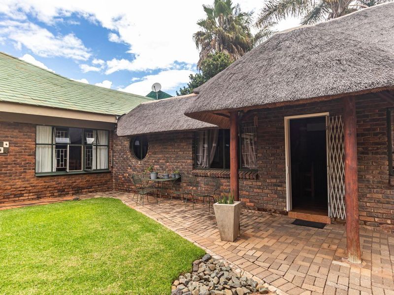 Ideal Starter Home or Business Opportunity in Prime Location - Photo 4