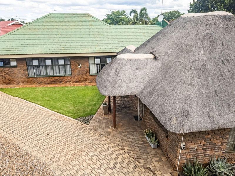 Ideal Starter Home or Business Opportunity in Prime Location - Photo 1