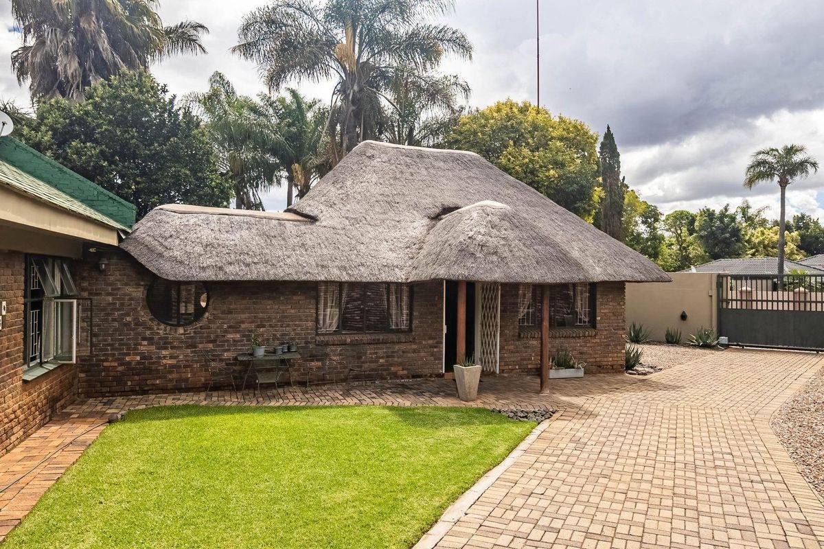 Ideal Starter Home or Business Opportunity in Prime Location - Photo 2