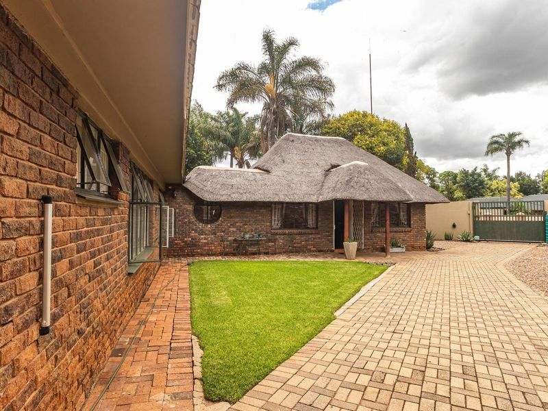 Ideal Starter Home or Business Opportunity in Prime Location - Photo 5