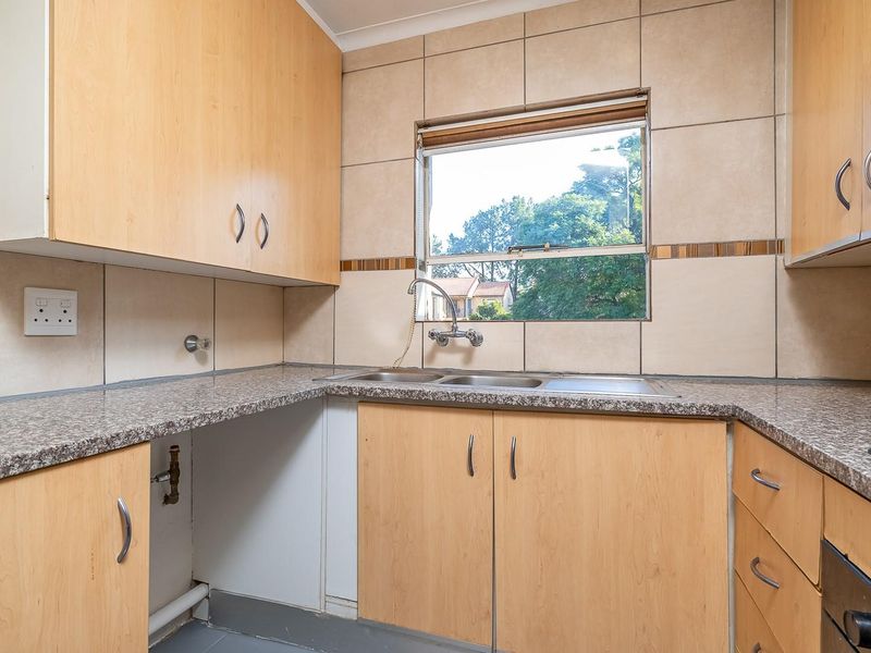 Modern Living Meets Ultimate Convenience | Cayman Bay, Bryanston - Photo 9