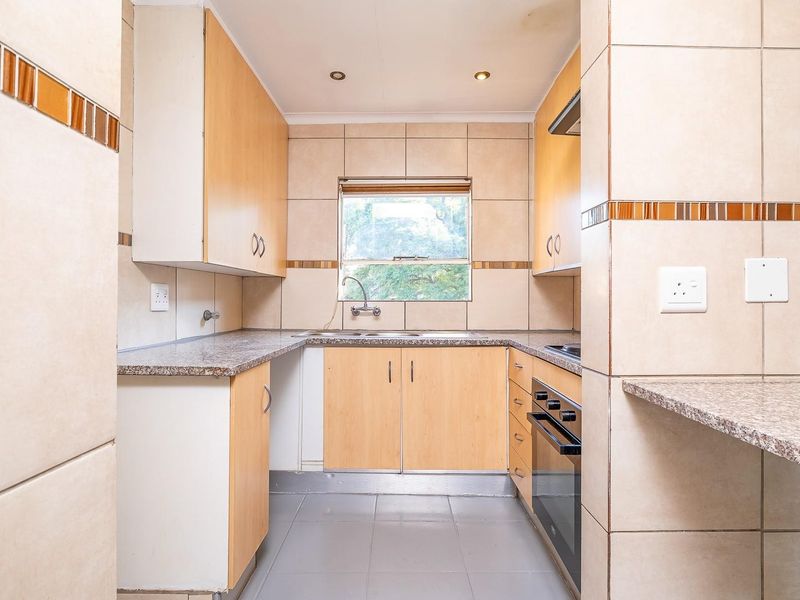 Modern Living Meets Ultimate Convenience | Cayman Bay, Bryanston - Photo 7