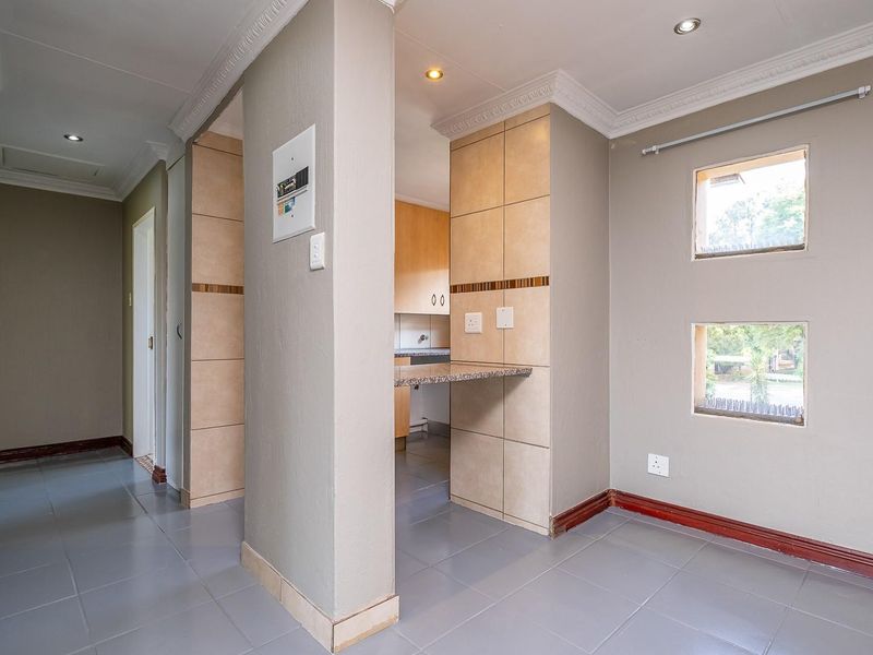 Modern Living Meets Ultimate Convenience | Cayman Bay, Bryanston - Photo 6