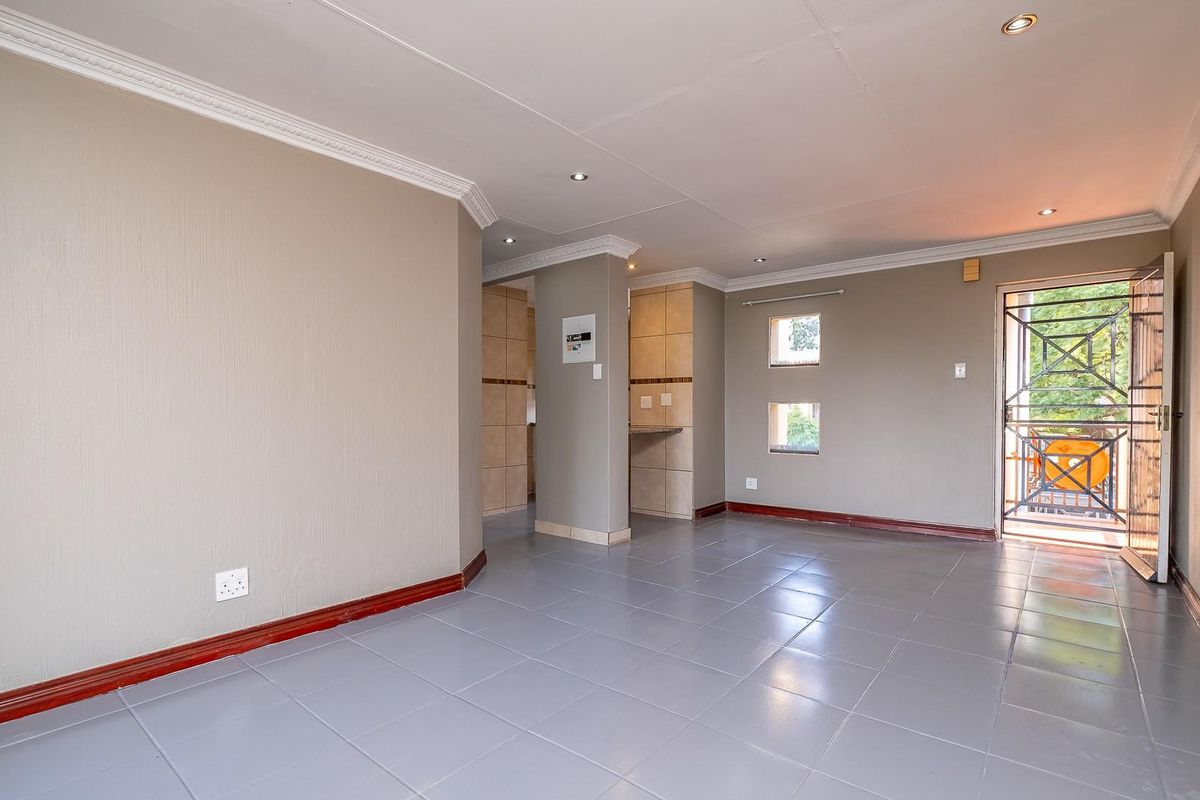 Modern Living Meets Ultimate Convenience | Cayman Bay, Bryanston - Photo 4