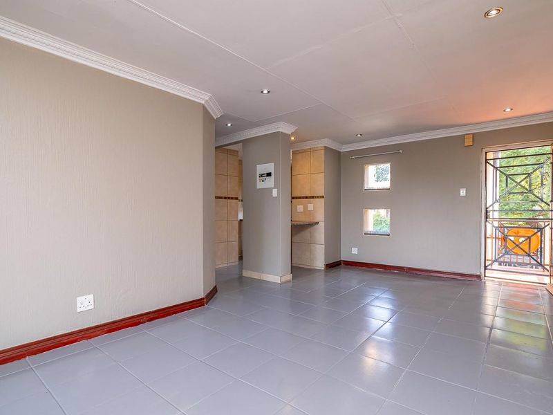 Modern Living Meets Ultimate Convenience | Cayman Bay, Bryanston - Photo 4