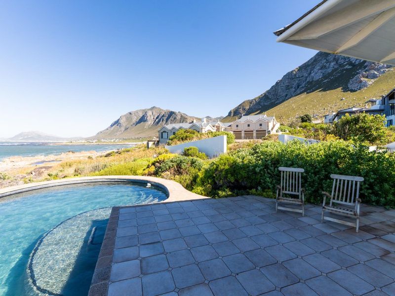 Invest in your own haven (piece of heaven?) in beautiful Betty's Bay. - Photo 1