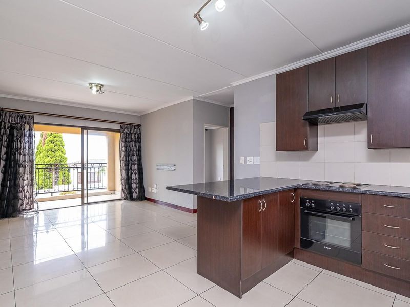 Stylish 2-Bedroom Apartment in the Sought-After Hill of Good Hope 2, Midrand - Photo 2
