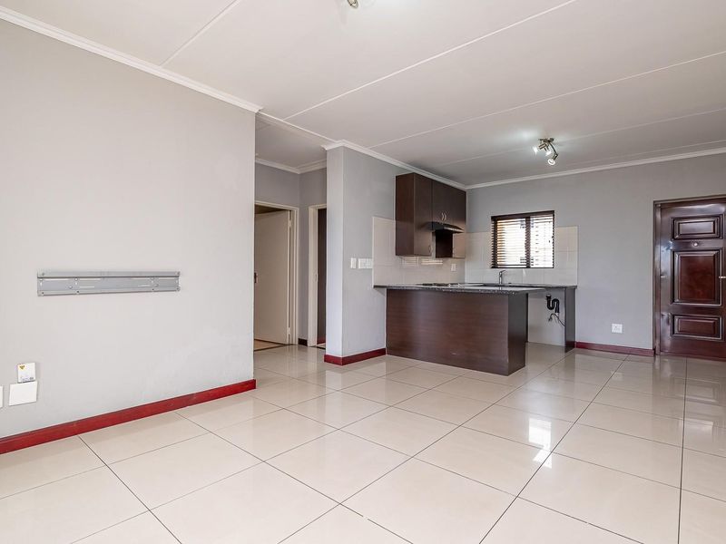 Stylish 2-Bedroom Apartment in the Sought-After Hill of Good Hope 2, Midrand - Photo 10
