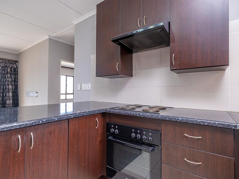 Stylish 2-Bedroom Apartment in the Sought-After Hill of Good Hope 2, Midrand - Photo 5