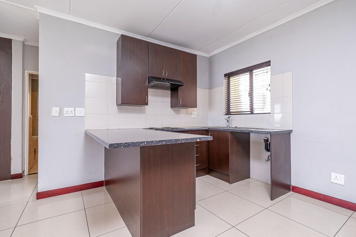 Stylish 2-Bedroom Apartment in the Sought-After Hill of Good Hope 2, Midrand - Photo 4