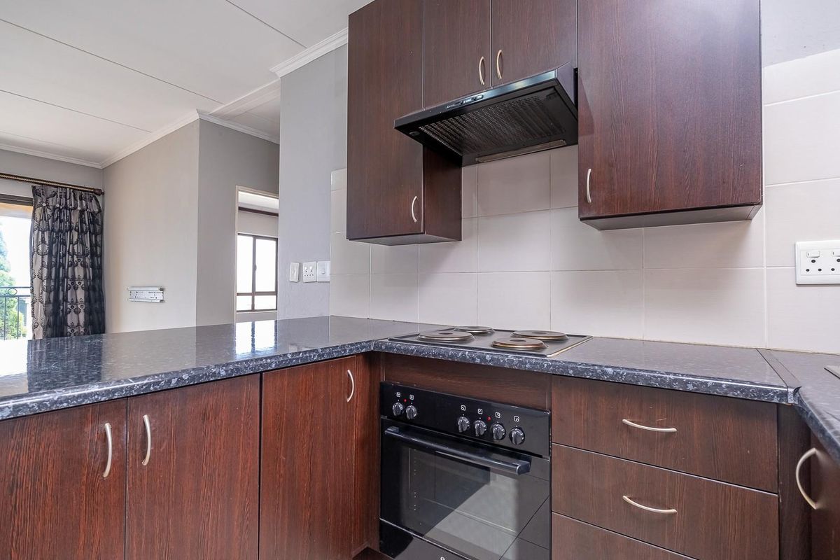 Stylish 2-Bedroom Apartment in the Sought-After Hill of Good Hope 2, Midrand - Photo 5