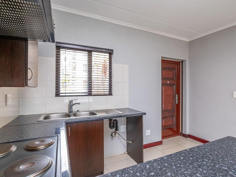 Stylish 2-Bedroom Apartment in the Sought-After Hill of Good Hope 2, Midrand - Photo 7