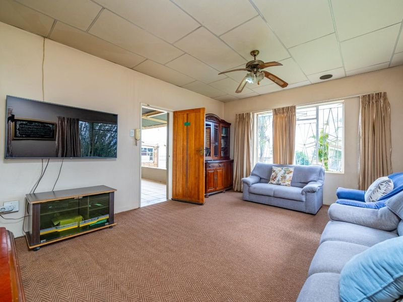 4 Bedroom House with a Spacious 2 Bedroom House for Sale - Photo 6