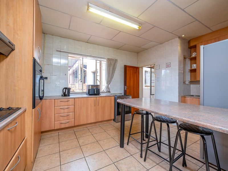 4 Bedroom House with a Spacious 2 Bedroom House for Sale - Photo 9