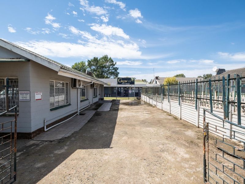 Well-Located Office Space To Let - Photo 2