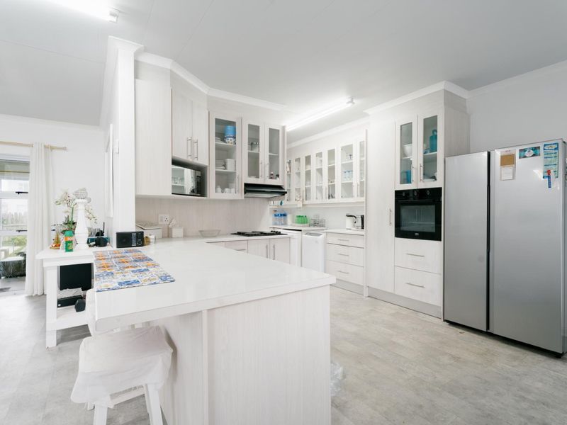 Priced To Sell 7 Bedroom house for sale - Photo 10