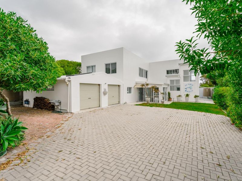 Priced To Sell 7 Bedroom house for sale - Photo 1