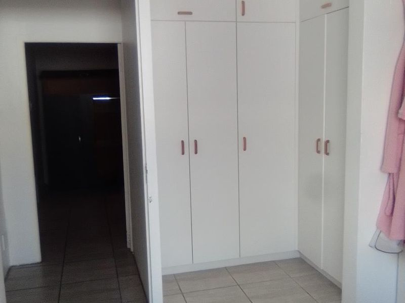 3 Bedroom House for sale - Photo 10