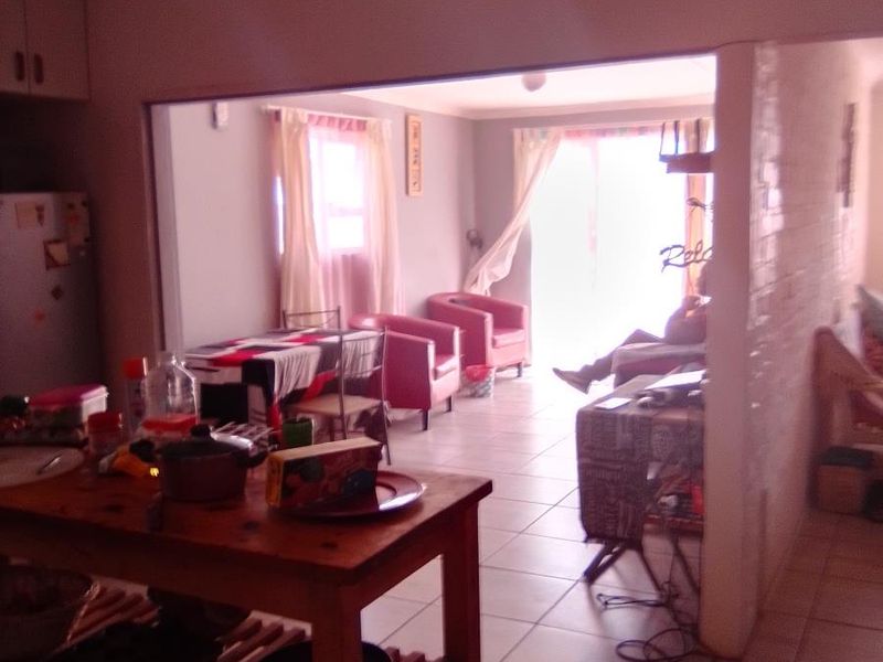 3 Bedroom House for sale - Photo 7