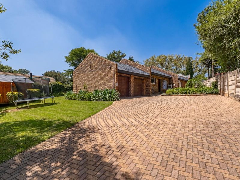 Charming 3-Bedroom Family Home with Flatlet in Secure Gated Community - Photo 4