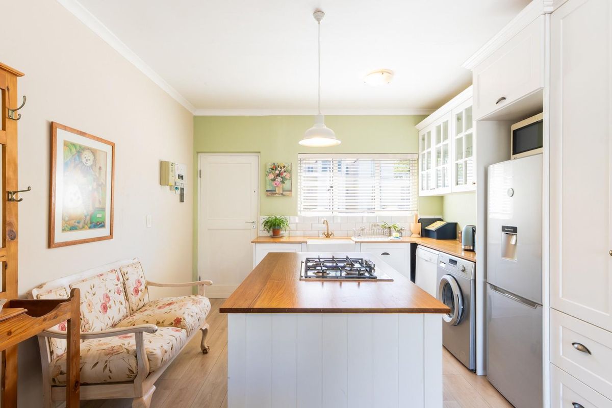 Cabernet- Secured and fully furnished - Photo 2