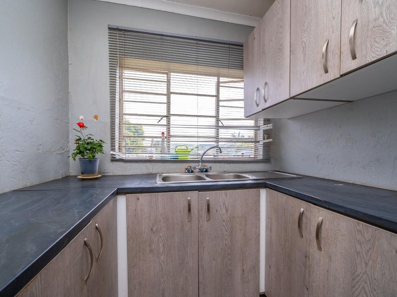 1 Bedroom Simplex Apartment for Sale in West Park - Photo 8