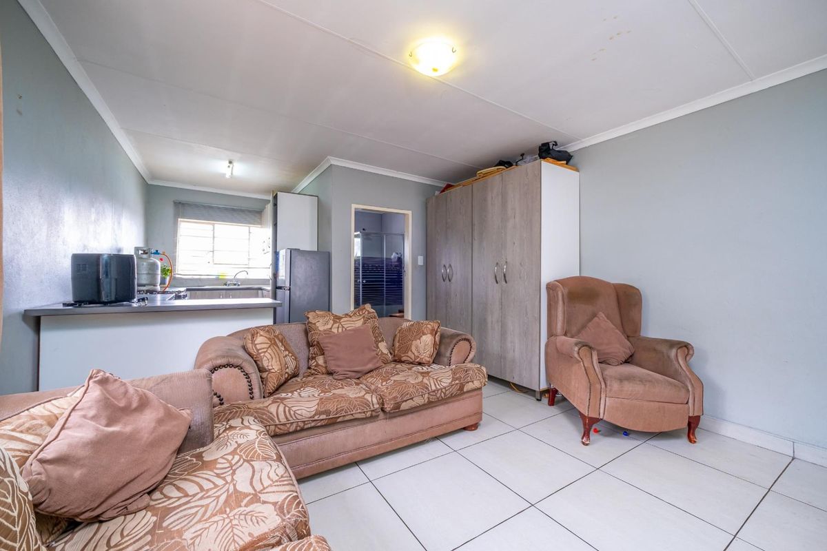 1 Bedroom Simplex Apartment for Sale in West Park - Photo 3