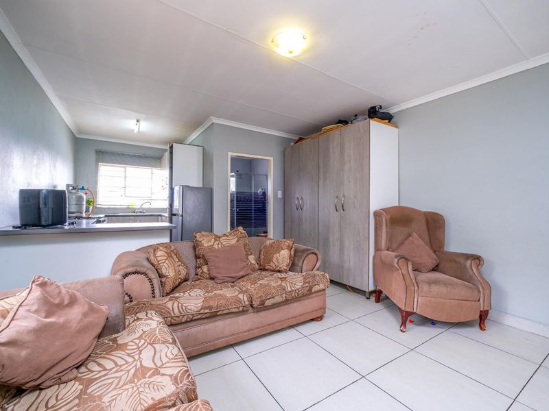 1 Bedroom Simplex Apartment for Sale in West Park - Photo 3