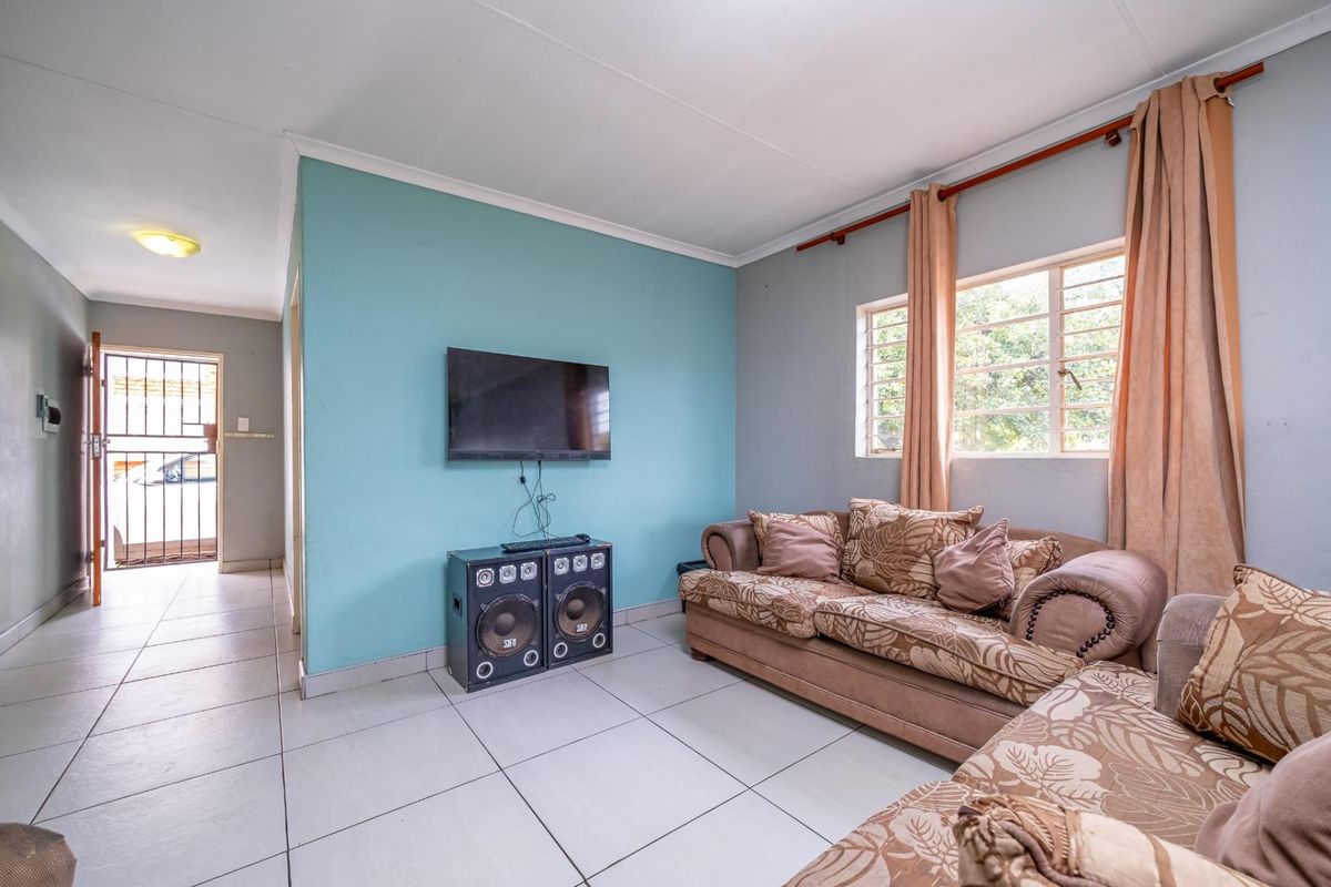 1 Bedroom Simplex Apartment for Sale in West Park - Photo 2