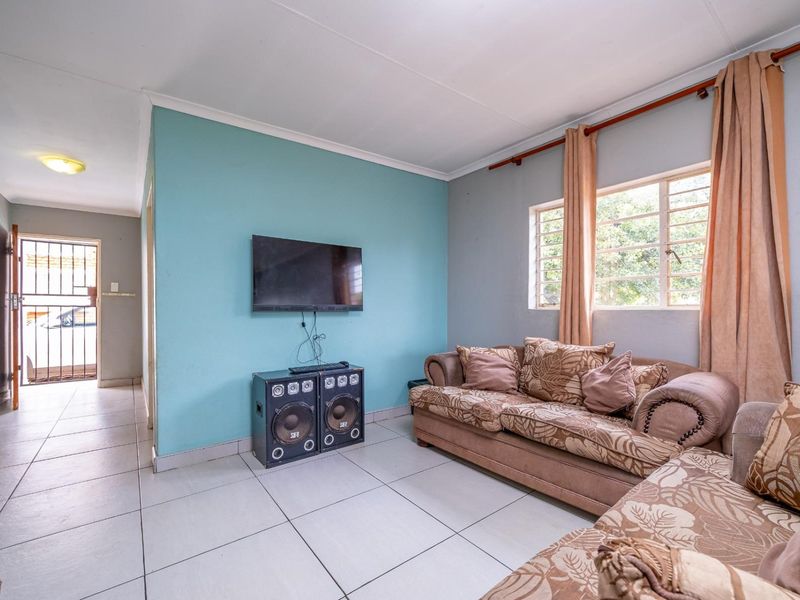 1 Bedroom Simplex Apartment for Sale in West Park - Photo 2