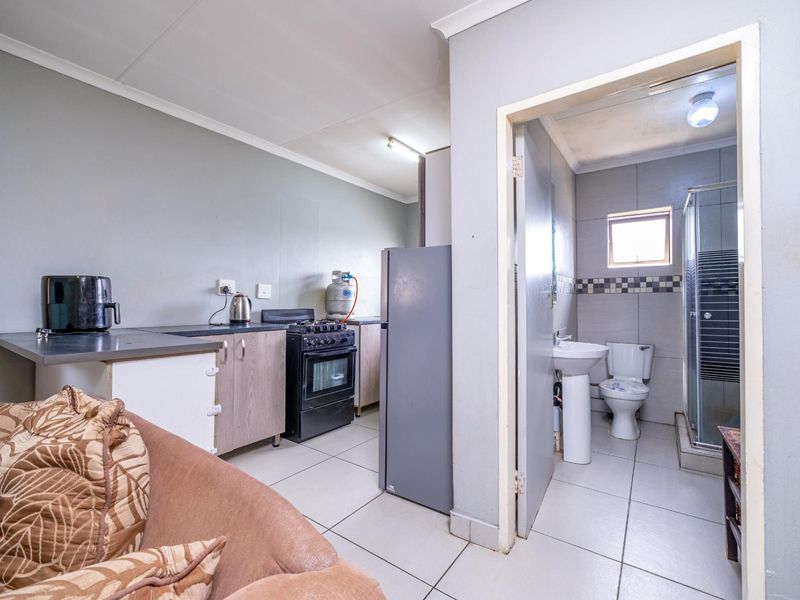 1 Bedroom Simplex Apartment for Sale in West Park - Photo 4