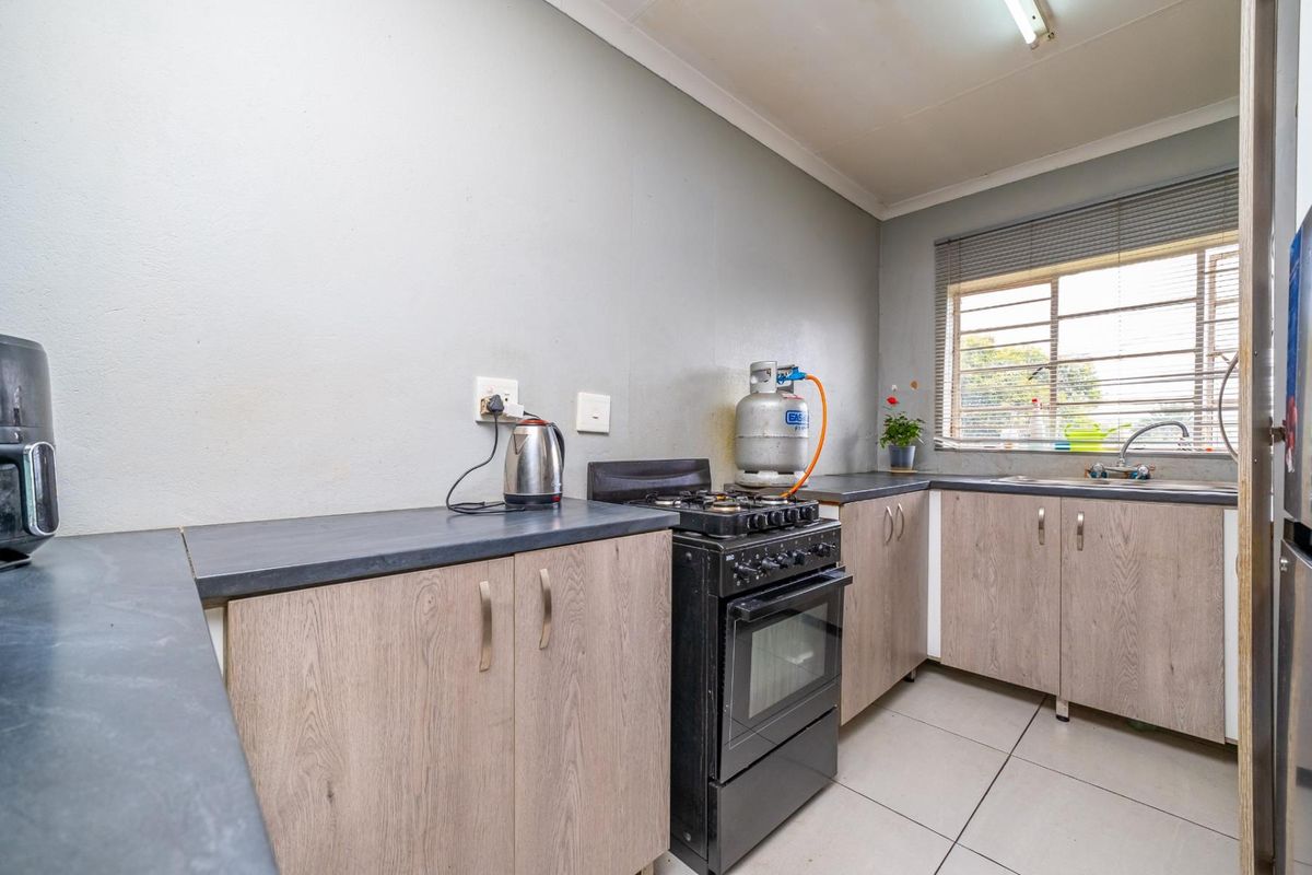 1 Bedroom Simplex Apartment for Sale in West Park - Photo 5